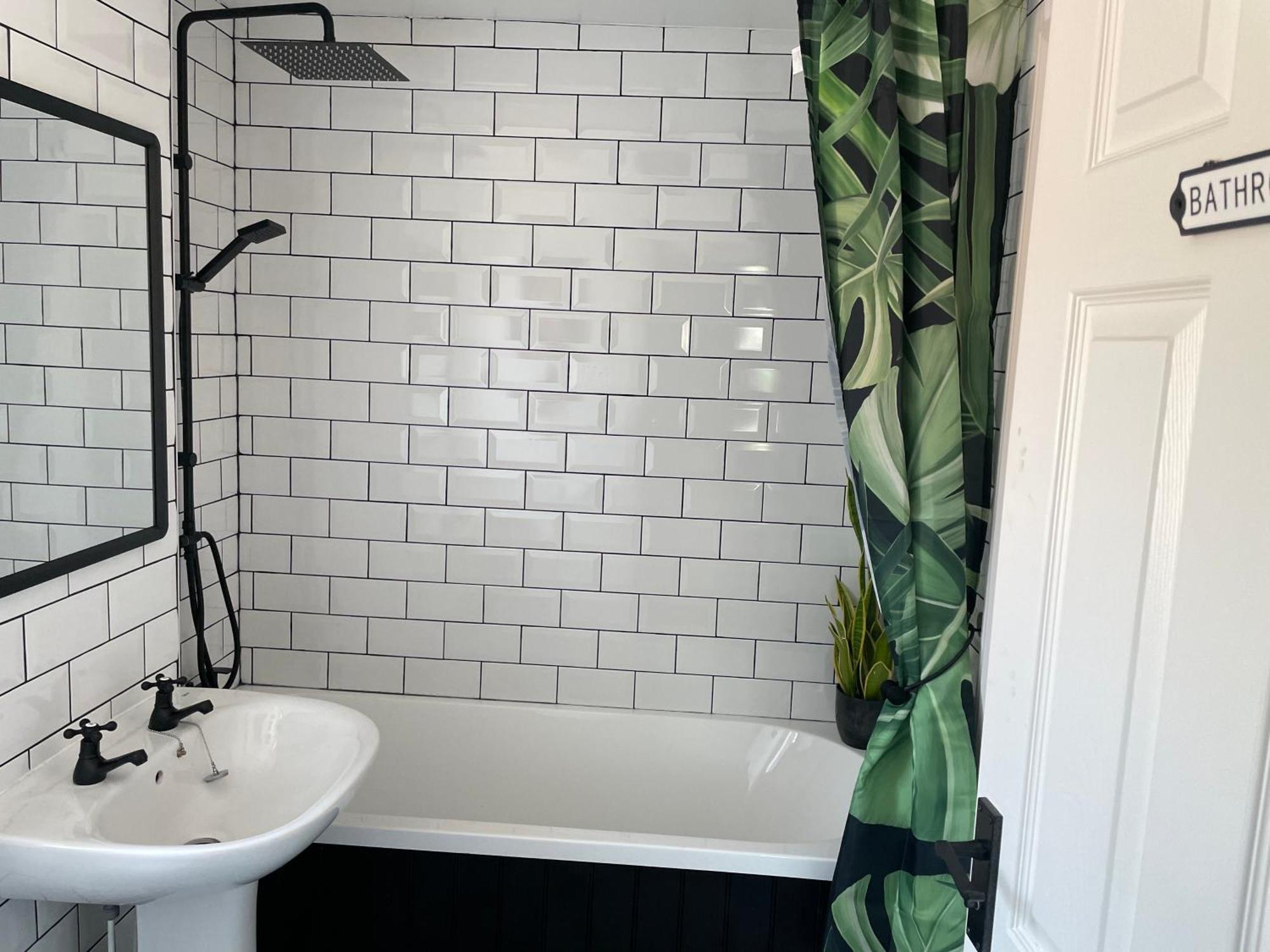 Cosy Home From Home With Private Bathroom - Free Parking كارديف المظهر الخارجي الصورة